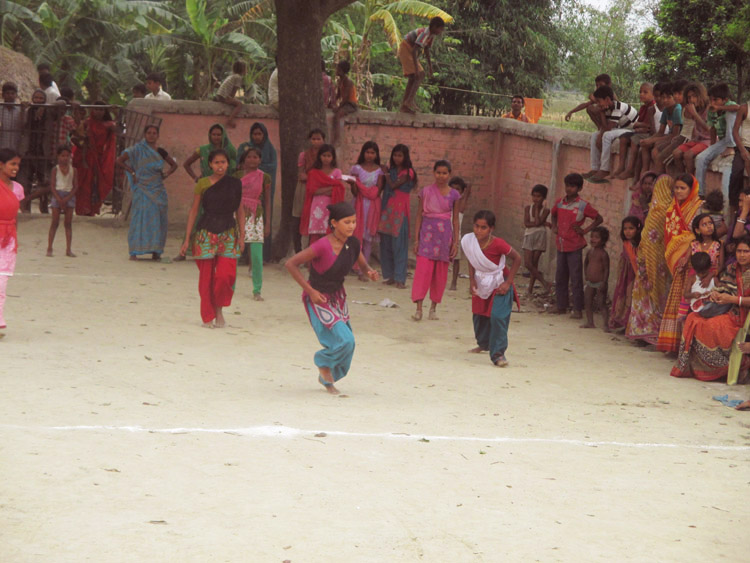 A sizeable audience gathers to enjoy the girls playing Kabbadi, bringing together community members of all age groups (Photo- SPS-Leher team)
