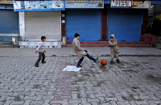 Photo: Mukhtar Khan/ AP, Children of Kashmir, Conflict and A Collapsed Education System | Leher NGO in India | Child Rights Organization