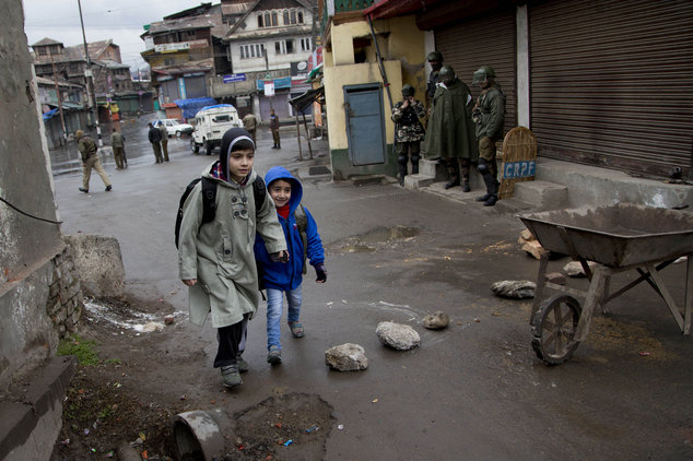 Photo: Dar Yasin/ AP, Children of Kashmir, Conflict and A Collapsed Education System | Leher NGO in India | Child Rights Organization